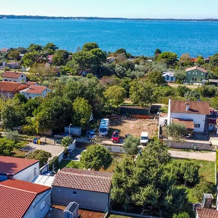 וילה House Luisa Near Fazana, Istria פרוי